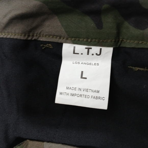 L.T.J. Letters To Juliet Ladies Camo Distressed Hem Shorts. NWT Size L - Picture 6 of 7